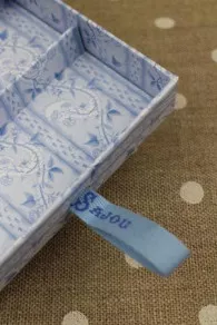 Boîte à Couture Vide Jeune Fille Et Son Chat 3 Boîte à Couture Vide Jeune Fille Et Son Chat – Image 3