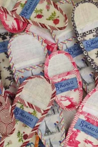 Etui Porte-ciseaux Toile Cirée Jouy Bordeaux - M 5 Etui Porte-ciseaux Toile Cirée Jouy Bordeaux - M – Image 5