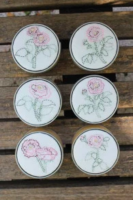 Kit Broderie Boîte Rose Impératrice Joséphine 4 Kit Broderie Boîte Rose Impératrice Joséphine – Image 4